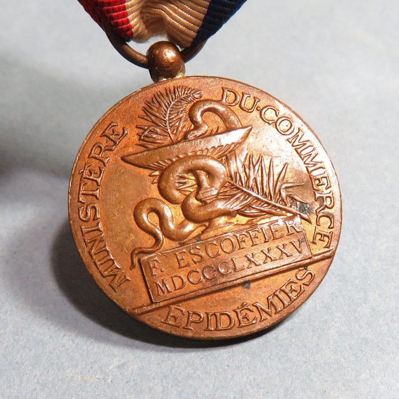 FRANCE MEDAILLE DES EPIDEMIES CLASSE BRONZE ATTRIBUEE ET DATEE F. ESCOFIER 1885 MINISTERE DU COMMERCE