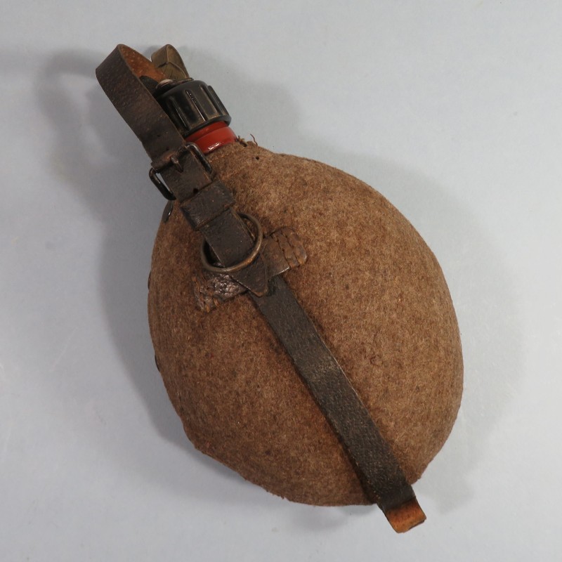 GOURDE ALLEMANDE MODELE 1944 AVEC INITIALES DU SOLDAT W.G. GERMAN CANTEEN WW2