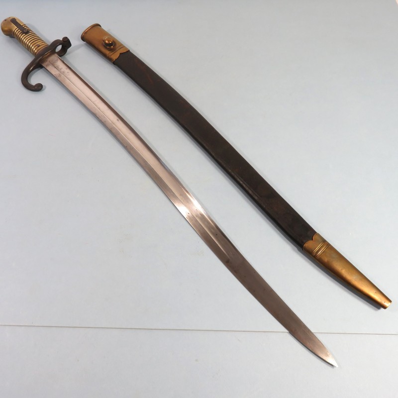 BELGIQUE BAIONNETTE OU SABRE-BAIONNETTE MODELE 1868 POUR LA GARDE CIVILE BELGE DATEE 1970