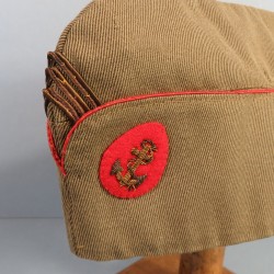 CALOT CAPITAINE D'ARTILLERIE COLONIALE AVEC GRADE ET ANCRE SUR FOND ROUGE DRAP UNIFORME MODELE 1929 OU 1939