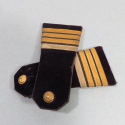 PAIRE D'EPAULETTES D'OFFICIER DU SERVICE DE SANTE MEDECIN DE LA MARINE LIEUTENANT DE VAISSEAU A PARTIR DE 1945