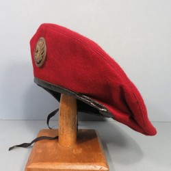 BERET ROUGE ANNEES MODELE 1947 1950 PARACHUTISTES COLONIAUX TAP INDOCHINE FABRICATION EN 3 PARTIES