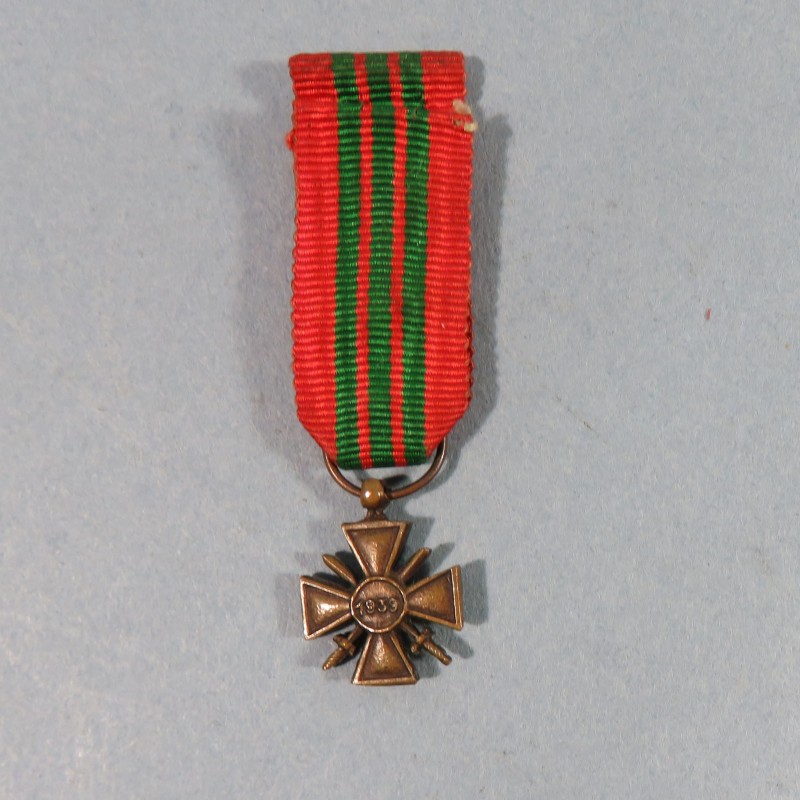 FRANCE REDUCTION DE LA CROIX DE LA SECONDE GUERRE DATEE AU DOS 1939 AVEC UNE PALME POUR CITATION MINIATURE WAR CROSS WW2