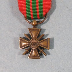 FRANCE REDUCTION DE LA CROIX DE LA SECONDE GUERRE DATEE AU DOS 1939 AVEC UNE PALME POUR CITATION MINIATURE WAR CROSS WW2