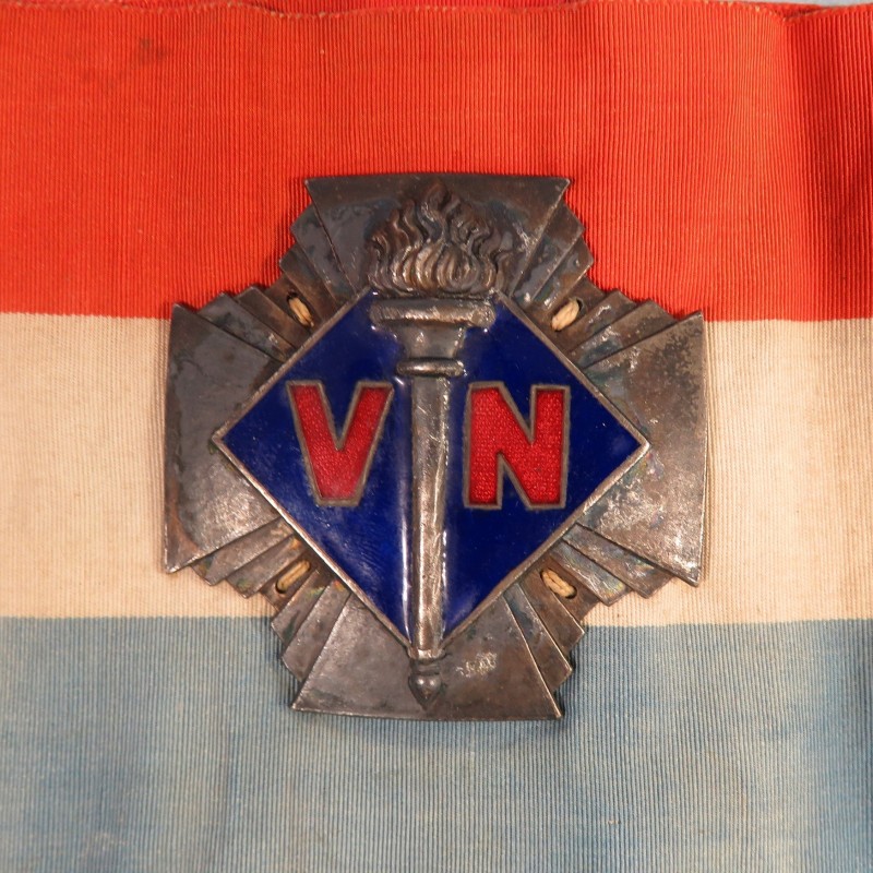 BRASSARD FRANCAIS  DES VOLONTAIRES NATIONAUX ASSOCIATION DES ENFANTS DES CROIX DE FEU CREEE DE 1927 A 1936