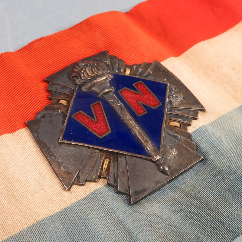 BRASSARD FRANCAIS  DES VOLONTAIRES NATIONAUX ASSOCIATION DES ENFANTS DES CROIX DE FEU CREEE DE 1927 A 1936