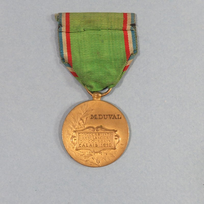 FRANCE MEDAILLE EN BRONZE DORE DU CONCOURS INTERNATIONAL D'AMBULANCIER DU COURGAIN CALAIS 1910 ATTRIBUE A M. DUVAL