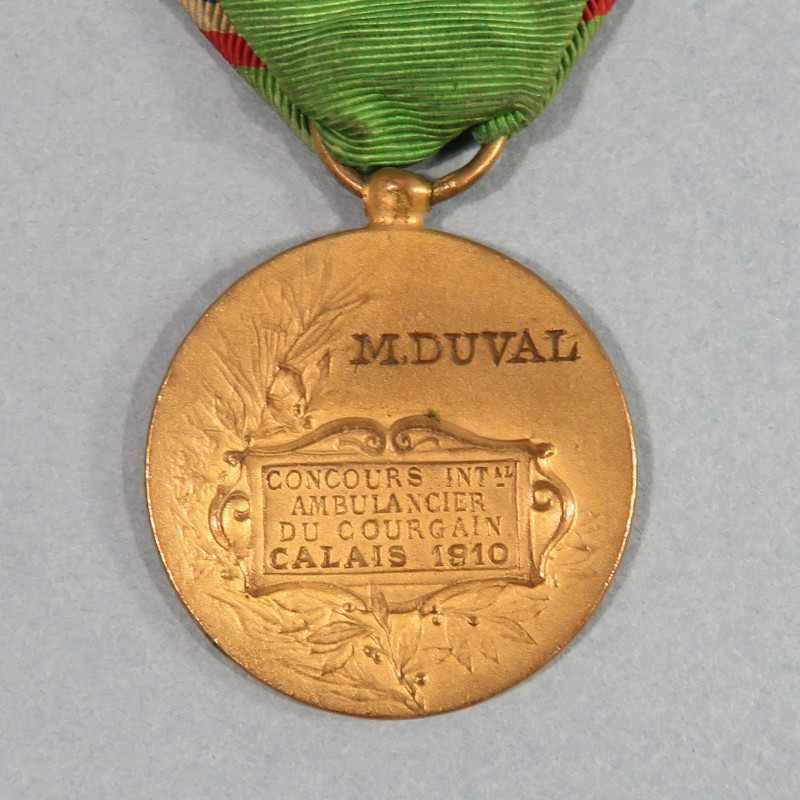 FRANCE MEDAILLE EN BRONZE DORE DU CONCOURS INTERNATIONAL D'AMBULANCIER DU COURGAIN CALAIS 1910 ATTRIBUE A M. DUVAL