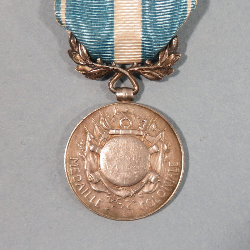 MEDAILLE COLONIALE BELIERE BIFACE AVEC BARRETTE TONKIN A CLAPET FABRICATION MERCIER POINCONNEE INSTITUEE EN 1895