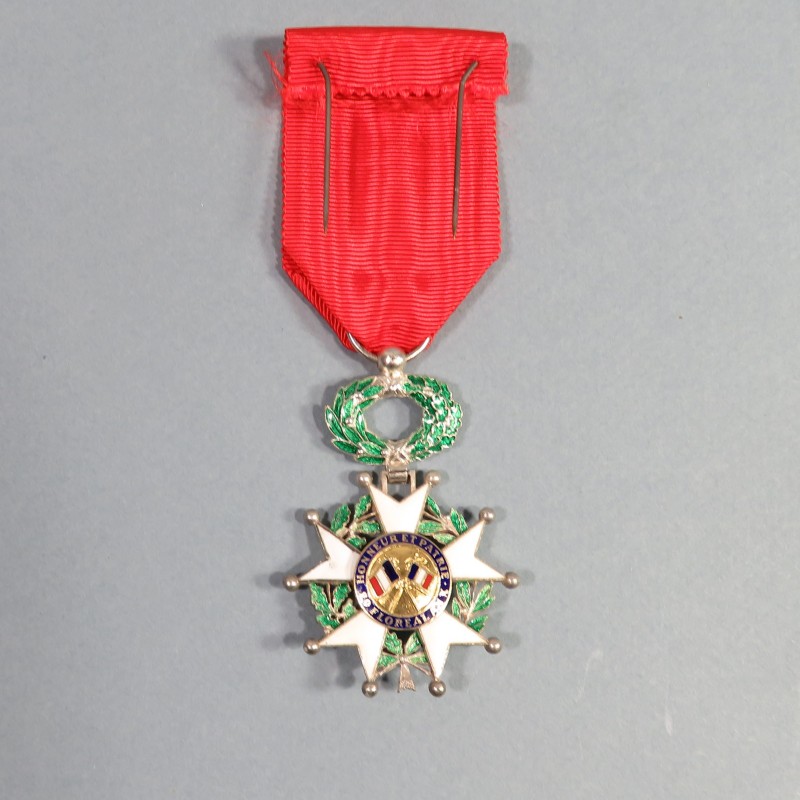 FRANCE MEDAILLE DE CHEVALIER DE L'ORDRE DE LA LEGION D'HONNEUR 5 ème REPUBLIQUE EN ARGENT EN COFFRET RF