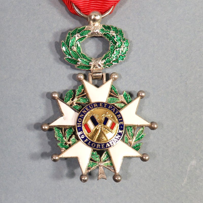 FRANCE MEDAILLE DE CHEVALIER DE L'ORDRE DE LA LEGION D'HONNEUR 5 ème REPUBLIQUE EN ARGENT EN COFFRET RF