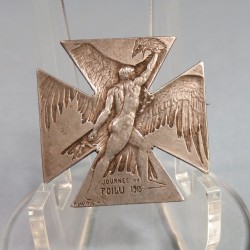 INSIGNE BROCHE JOURNEE DU POILU 1915 PAR R. LALIQUE EN ARGENTE POINCONNEE GUERRE 1914 1918