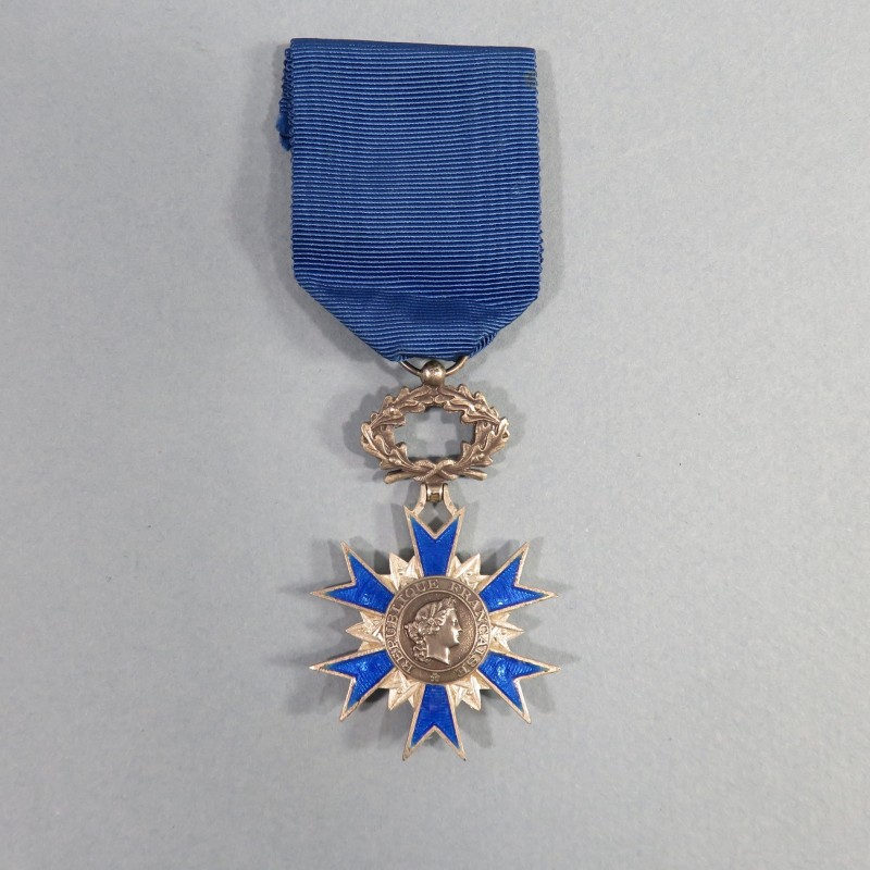 FRANCE MEDAILLE DE CHEVALIER DE L'ORDRE NATIONAL DU MERITE ONM FABRICATION EN ARGENT