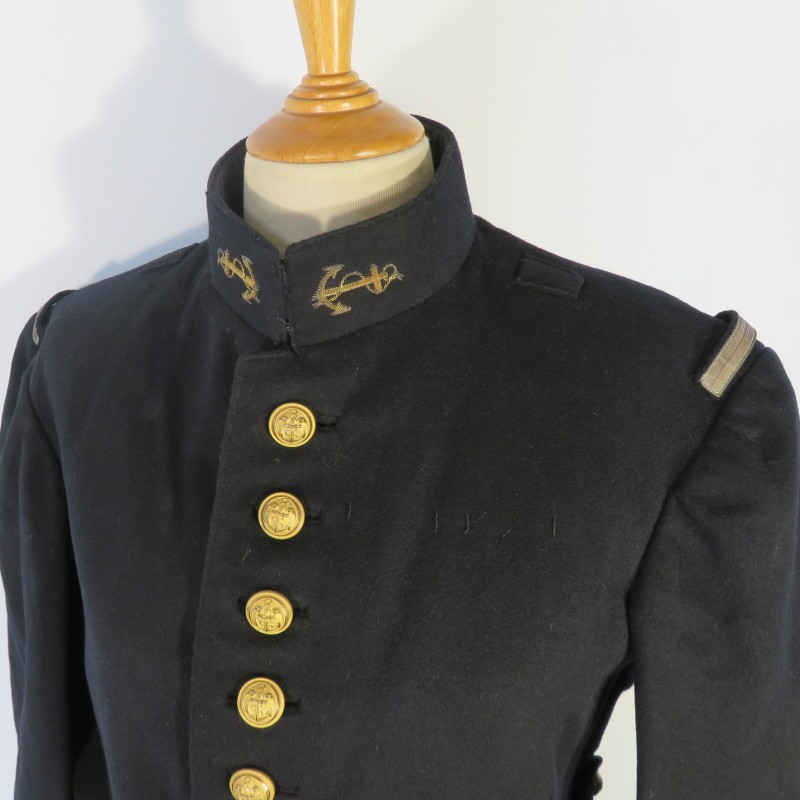 VESTE D'UNIFORME MODELE 1931 D'UN ADJUDANT DE L'INFANTERIE COLONIALE DATEE 1935