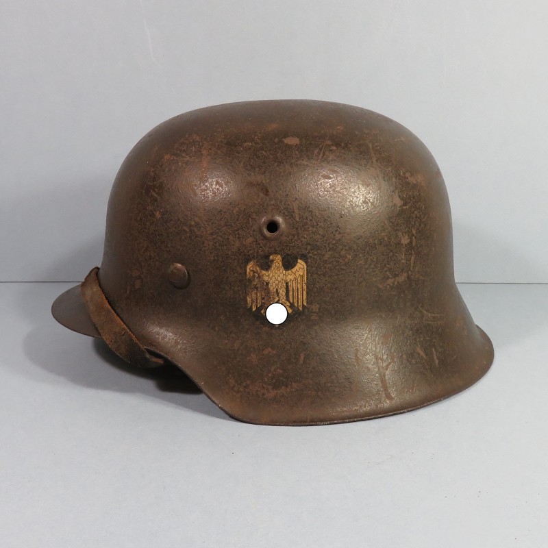 CASQUE ALLEMAND WEHRMACHT HEER MODELE 1942 UN INSIGNE PEINTURE FELDGRAU TAILLE 58 AVEC SON INTERIEUR