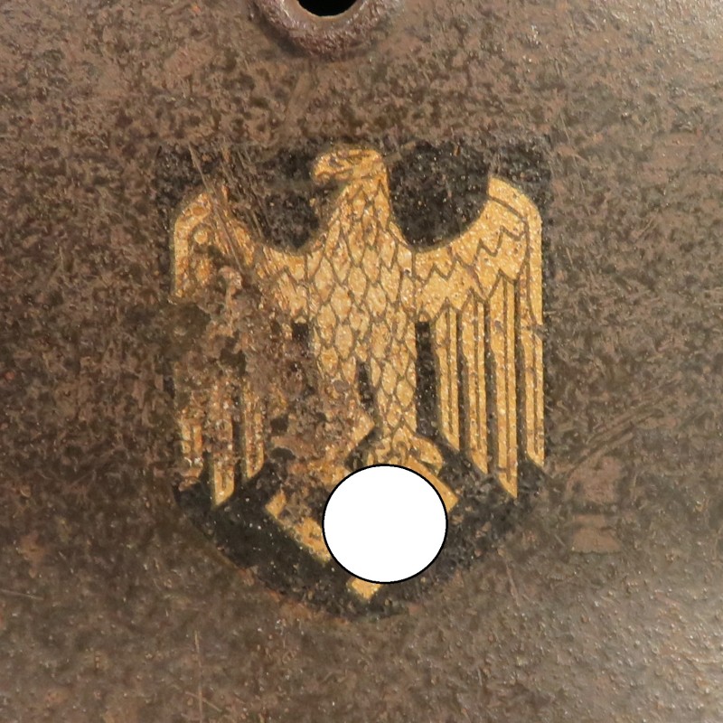 CASQUE ALLEMAND WEHRMACHT HEER MODELE 1942 UN INSIGNE PEINTURE FELDGRAU TAILLE 58 AVEC SON INTERIEUR