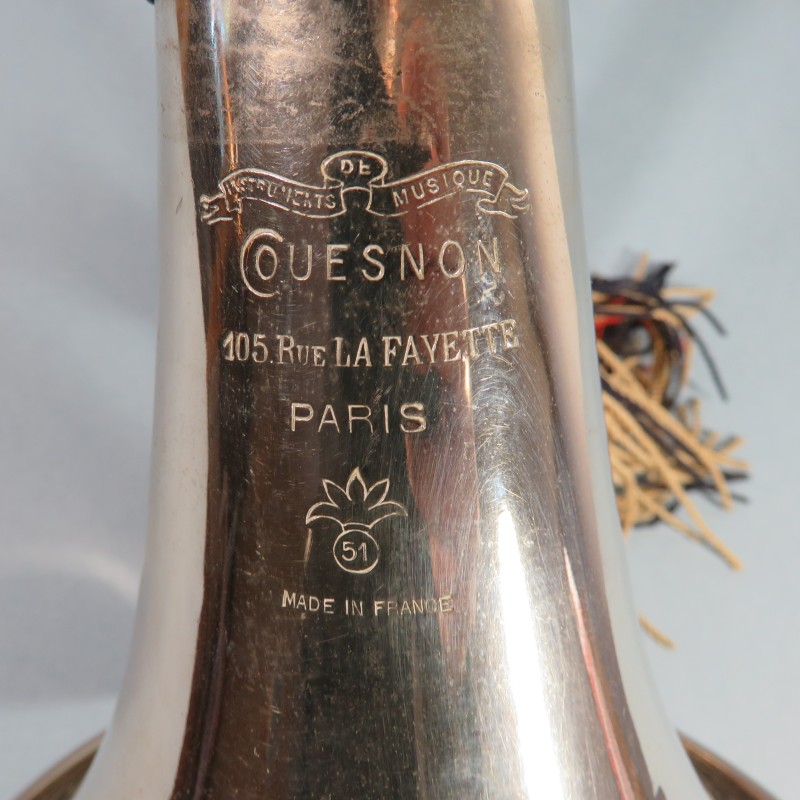 CLAIRON DE TRADITION FANFARE MUSICIENS ARMEE FRANCAISE COUESNON PARIS DATE 1951 COULEUR ARGENT