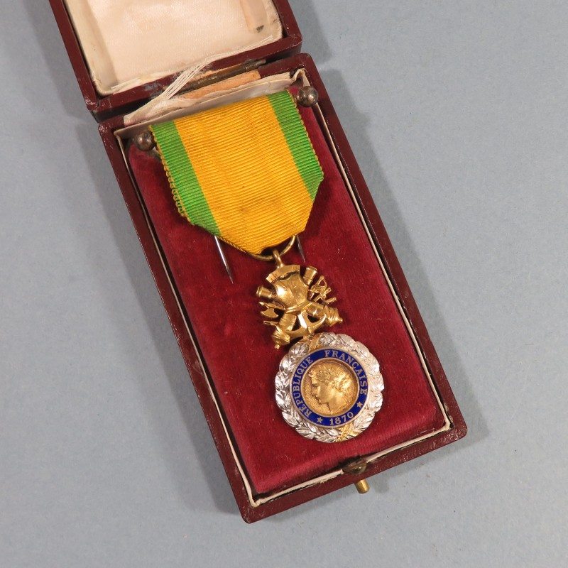 FRANCE ORDRE DE LA MEDAILLE MILITAIRE 3 ème REPUBLIQUE 1870 VALEUR ET DISCIPLINE EN ARGENT DANS SA BOITE