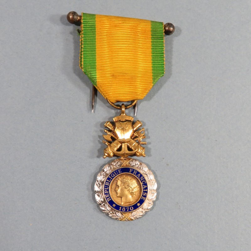 FRANCE ORDRE DE LA MEDAILLE MILITAIRE 3 ème REPUBLIQUE 1870 VALEUR ET DISCIPLINE EN ARGENT DANS SA BOITE