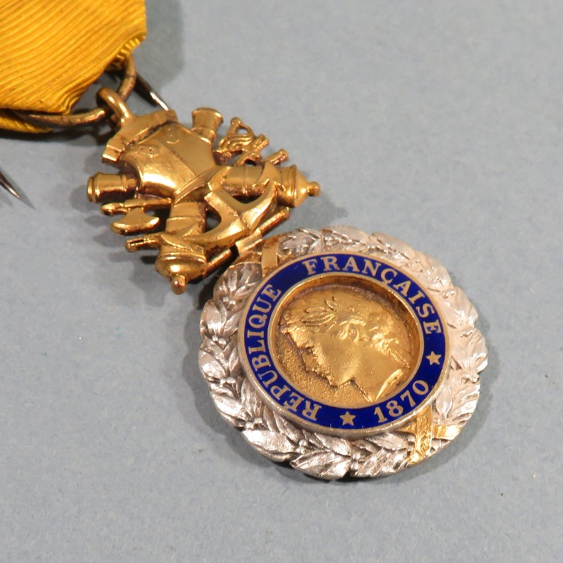 FRANCE ORDRE DE LA MEDAILLE MILITAIRE 3 ème REPUBLIQUE 1870 VALEUR ET DISCIPLINE EN ARGENT DANS SA BOITE