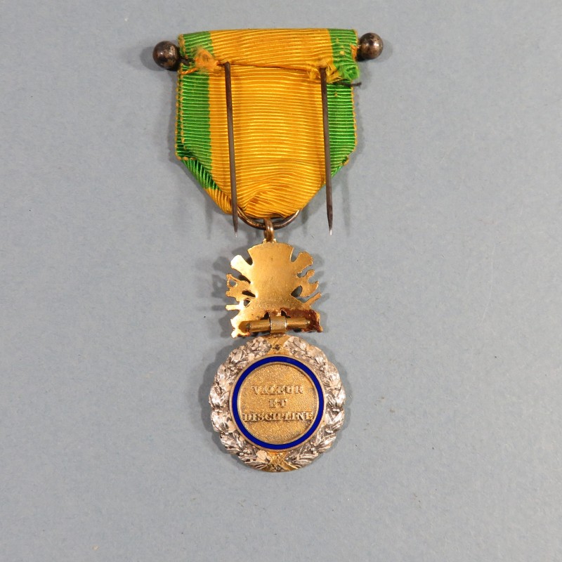 FRANCE ORDRE DE LA MEDAILLE MILITAIRE 3 ème REPUBLIQUE 1870 VALEUR ET DISCIPLINE EN ARGENT DANS SA BOITE