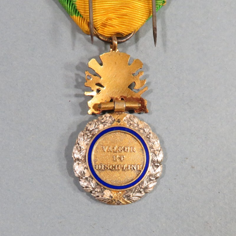 FRANCE ORDRE DE LA MEDAILLE MILITAIRE 3 ème REPUBLIQUE 1870 VALEUR ET DISCIPLINE EN ARGENT DANS SA BOITE