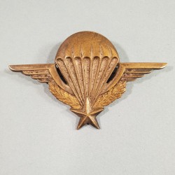 INSIGNE MILITAIRE BREVET PARACHUTISTE NUMEROTE 11606 ANNEE 1956 FABRICATION DRAGO RUE OLIVIER METRA