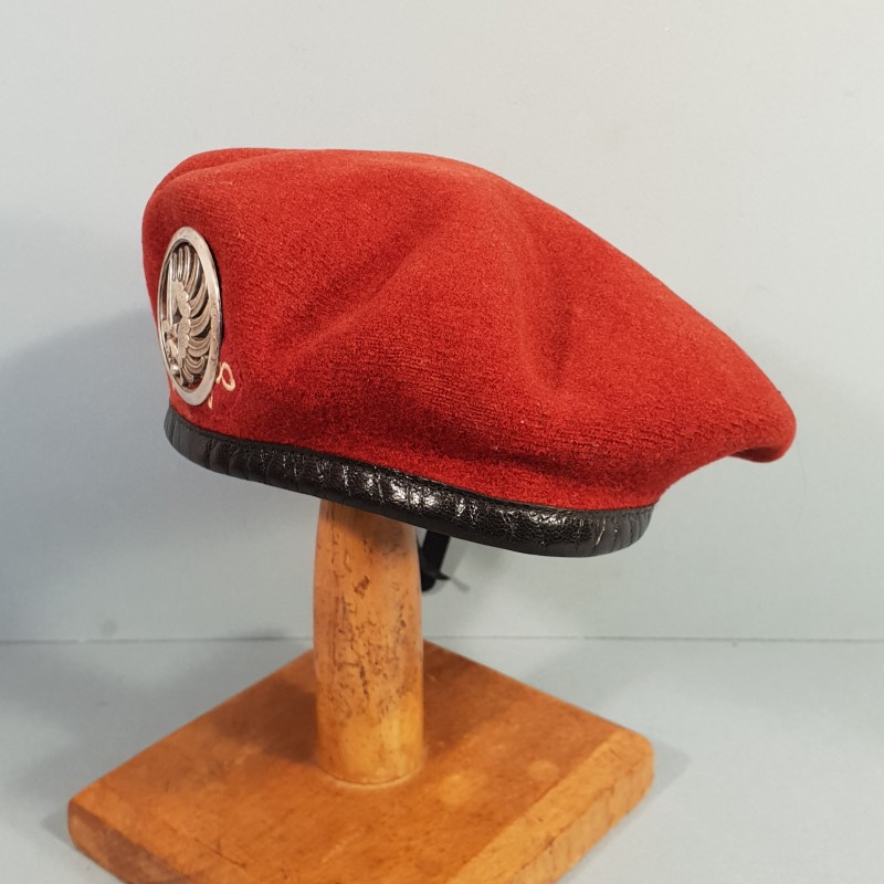 BERET ROUGE AMARANTE HUSSARDS PARACHUTISTES TAILLE 55 FABRICATION ANNEES 2000 1er RHP