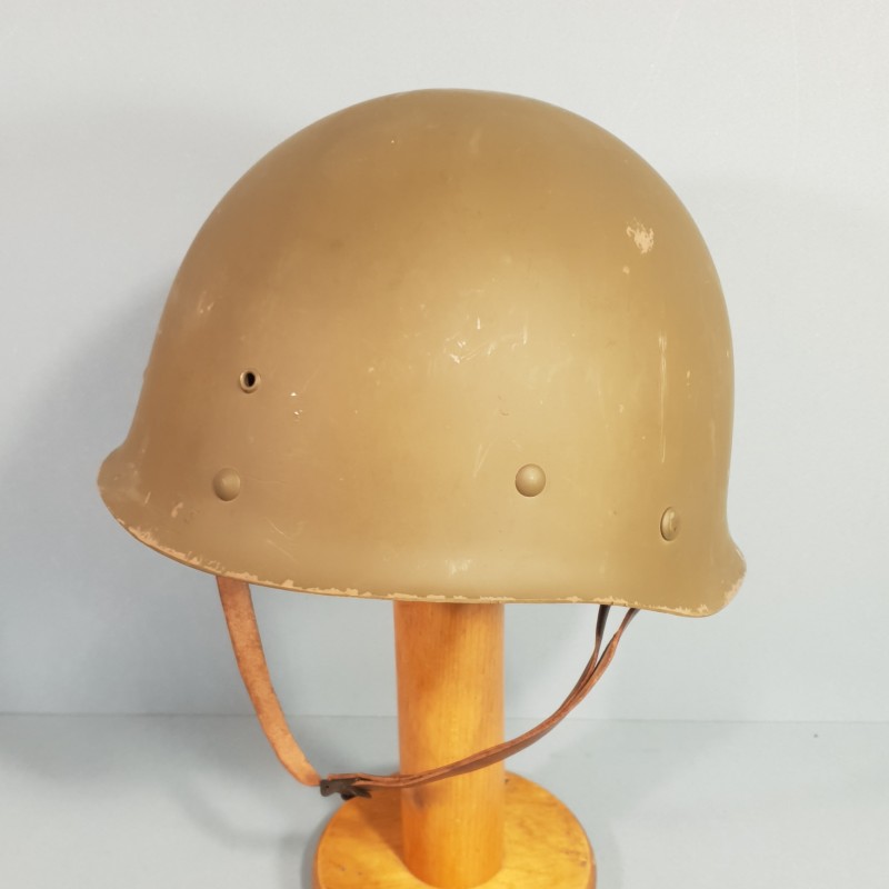 CASQUE FRANCAIS MODELE 1951 AVEC CAMOUFLAGE ET PANSEMENT ETAT NEUF DE STOCK LOURD JAPY 1953 ET LINER FRANCK 1952