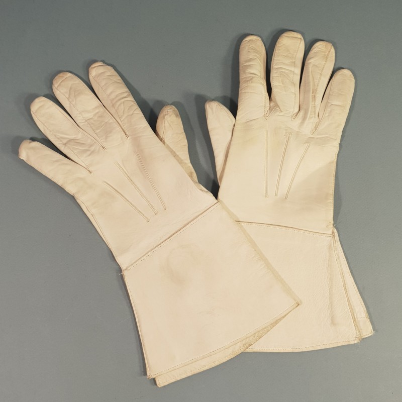 PAIRE DE GANTS CRISPIN EN CUIR BLANC CAVALERIE GENDARMERIE GARDE REPUBLICAINE GARDE AU DRAPEAU SAPEURS TAILLE 9