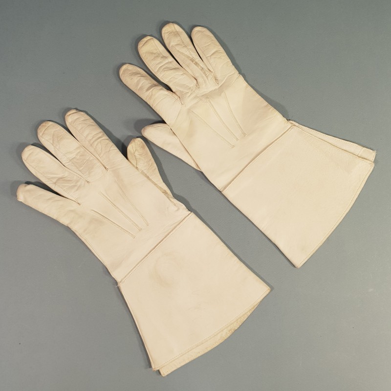 PAIRE DE GANTS CRISPIN EN CUIR BLANC CAVALERIE GENDARMERIE GARDE REPUBLICAINE GARDE AU DRAPEAU SAPEURS TAILLE 9