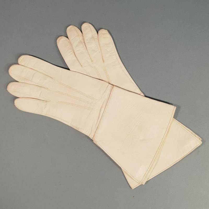 PAIRE DE GANTS CRISPIN EN CUIR BLANC CAVALERIE GENDARMERIE GARDE REPUBLICAINE GARDE AU DRAPEAU SAPEURS TAILLE 7