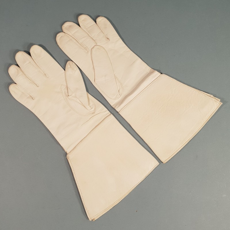 PAIRE DE GANTS CRISPIN EN CUIR BLANC CAVALERIE GENDARMERIE GARDE REPUBLICAINE GARDE AU DRAPEAU SAPEURS TAILLE 7