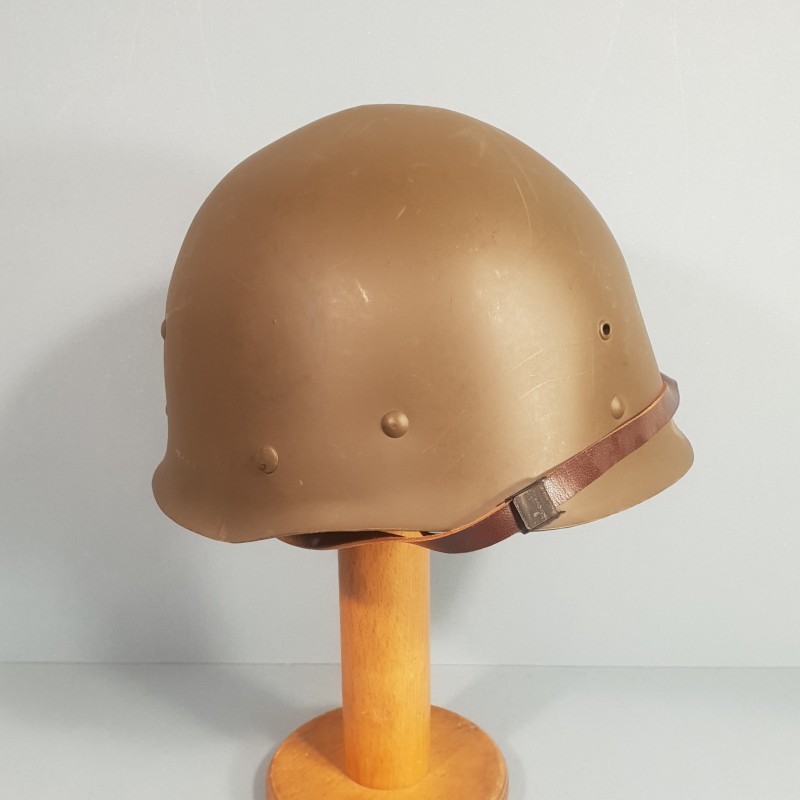 CASQUE FRANCAIS MODELE 1951 AVEC CAMOUFLAGE ET PANSEMENT ETAT NEUF DE STOCK LOURD M.MA.OU 1953 ET LINER MENESA 1953