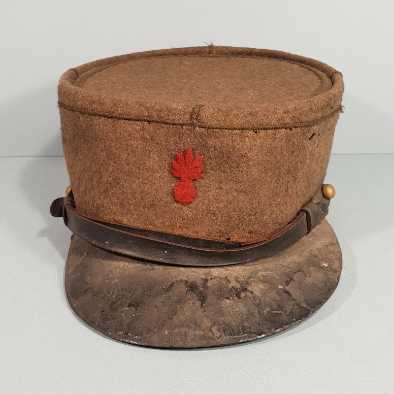 RARE !! KEPI POLO COULEUR KAKI AVEC GRENADE ROUGE ET SOUTACHE KAKI TAMPONNE ANNEES 1920 INFANTERIE OU LEGION ETRANGER