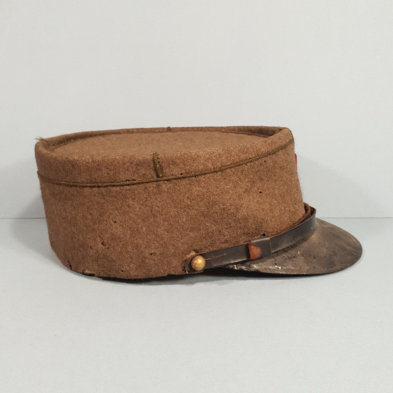 RARE !! KEPI POLO COULEUR KAKI AVEC GRENADE ROUGE ET SOUTACHE KAKI TAMPONNE ANNEES 1920 INFANTERIE OU LEGION ETRANGER