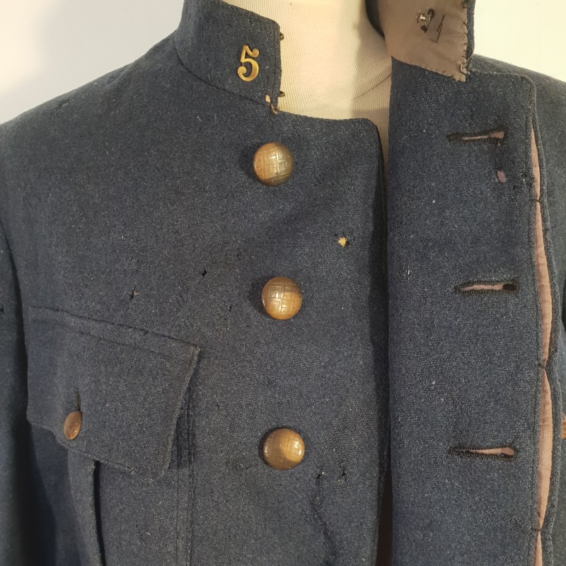 RARE !! VESTE D'UNIFORME D'ADJUDANT CHIFFRE 5 AU COL MODELE 1913 EN DRAP GRIS DE FER BLEUTE DEBUT DE LA GUERRE 1914 1918