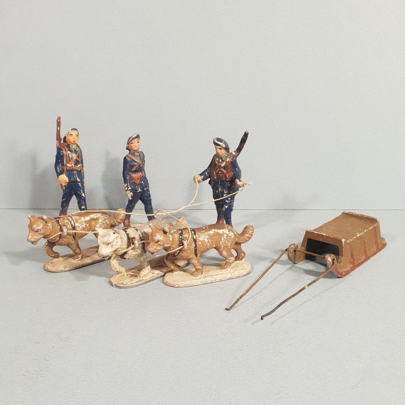 ENSEMBLE DE 7 PIECES DE SOLDATS EN QUIRALU MILITAIRE CHASSEURS ALPINS AVEC CHIENS ET TRAINEAU ATTELAGE