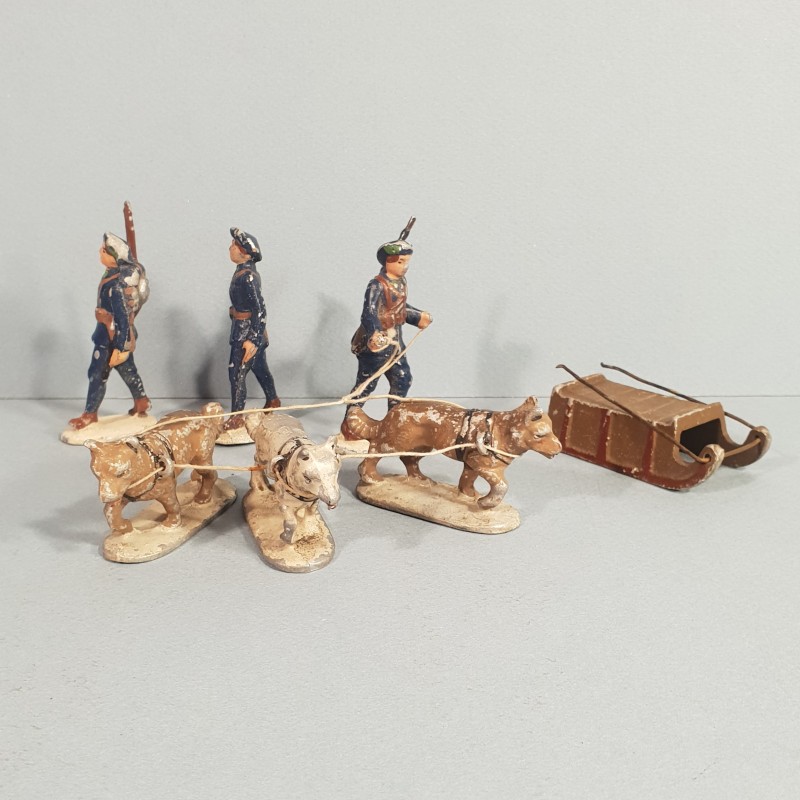 ENSEMBLE DE 7 PIECES DE SOLDATS EN QUIRALU MILITAIRE CHASSEURS ALPINS AVEC CHIENS ET TRAINEAU ATTELAGE