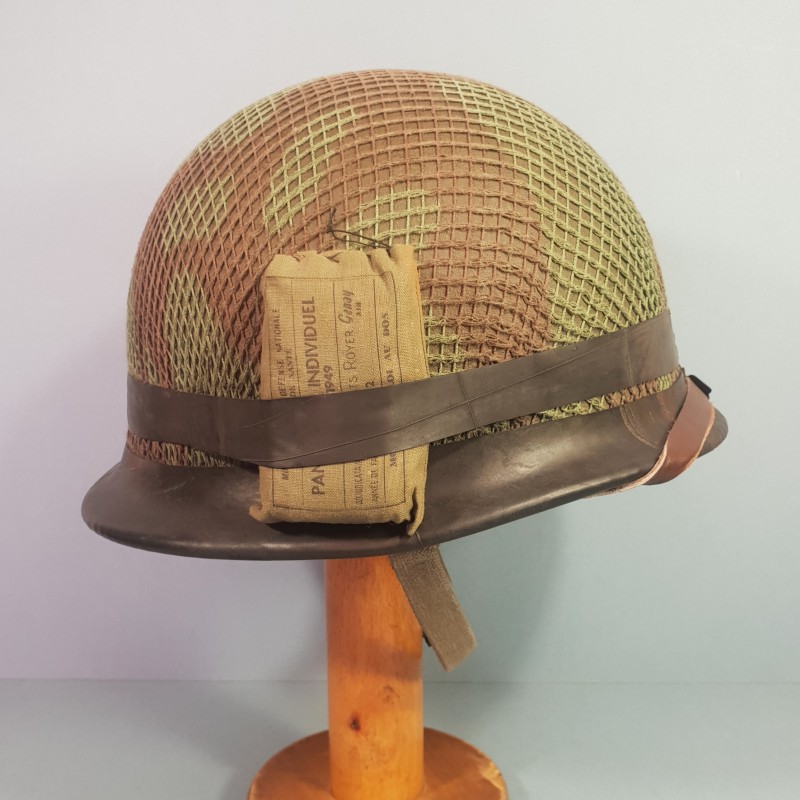 CASQUE FRANCAIS MODELE 1951 AVEC CAMOUFLAGE ET PANSEMENT ETAT NEUF DE STOCK LOURD M.MA.OU 1952 ET LINER FRANCK 1952