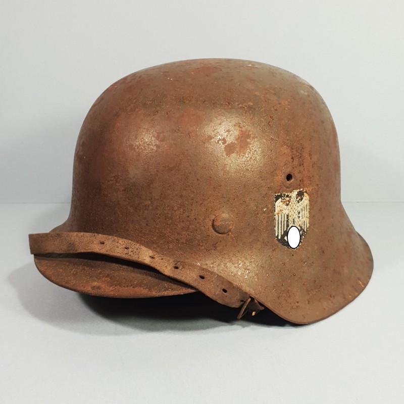 CASQUE ALLEMAND WEHRMACHT HEER MODELE 1942 UN INSIGNE PEINTURE FELDGRAU TAILLE 58 AVEC SON INTERIEUR