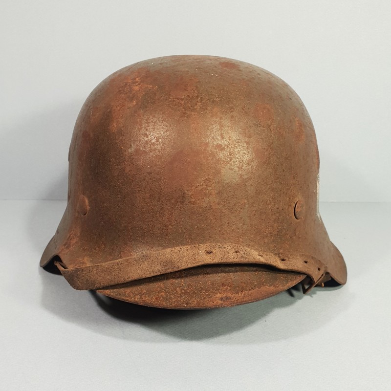 CASQUE ALLEMAND WEHRMACHT HEER MODELE 1942 UN INSIGNE PEINTURE FELDGRAU TAILLE 58 AVEC SON INTERIEUR