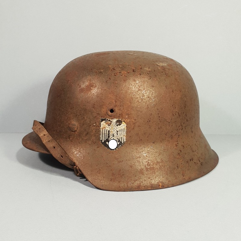 CASQUE ALLEMAND WEHRMACHT HEER MODELE 1942 UN INSIGNE PEINTURE FELDGRAU TAILLE 58 AVEC SON INTERIEUR