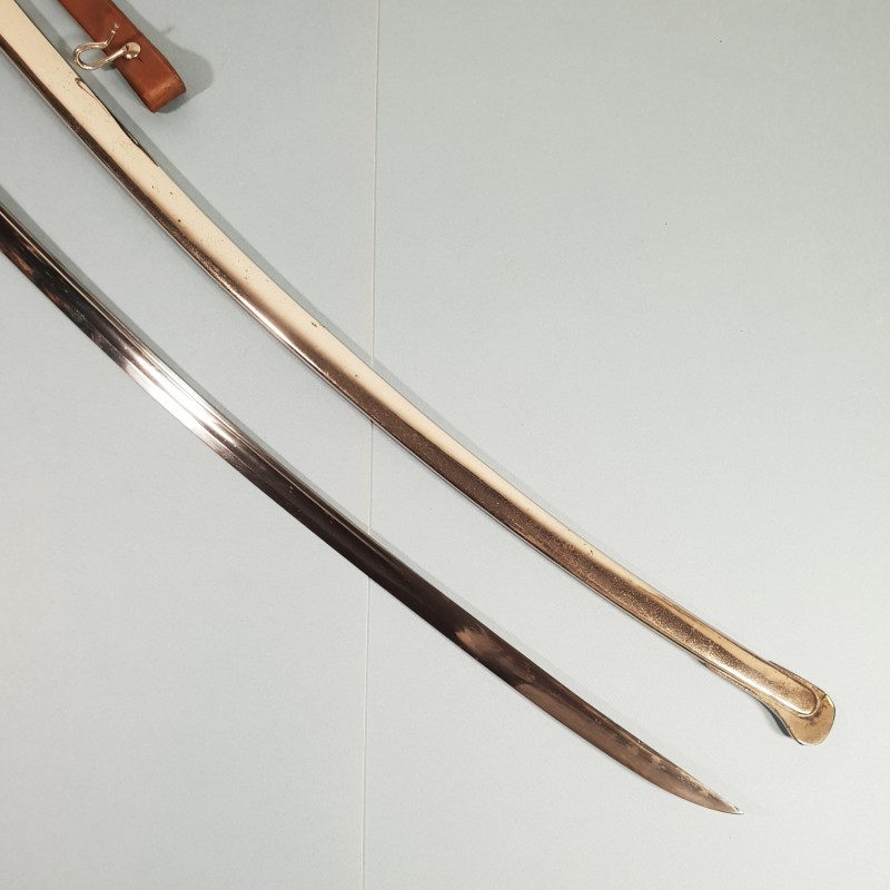 SABRE MODELE 1822 - 1899 POUR OFFICIERS D'ARTILLERIE MANUFACTURE NON MARQUEE AVEC SUSPENTE