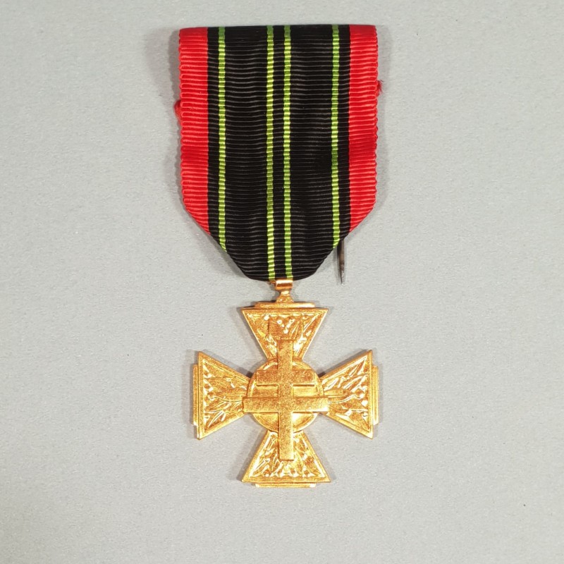 FRANCE MEDAILLE OU CROIX DES COMBATTANTS VOLONTAIRES DE LA RESISTANCE 1939-1945 EN BOITE