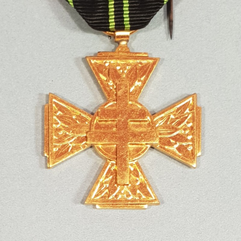 FRANCE MEDAILLE OU CROIX DES COMBATTANTS VOLONTAIRES DE LA RESISTANCE 1939-1945 EN BOITE