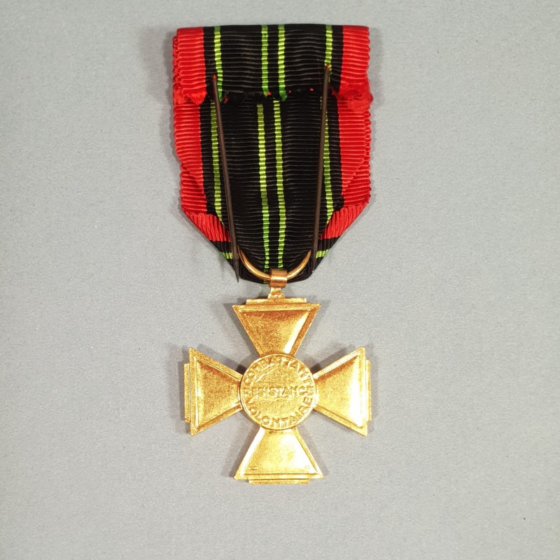 FRANCE MEDAILLE OU CROIX DES COMBATTANTS VOLONTAIRES DE LA RESISTANCE 1939-1945 EN BOITE