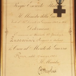 ITALIE CADRE AVEC MEDAILLE ET DIPLOME DU MERITE DE GUERRE DATE 1926 ET SIGNATURE TAMPON B. MUSSOLINI