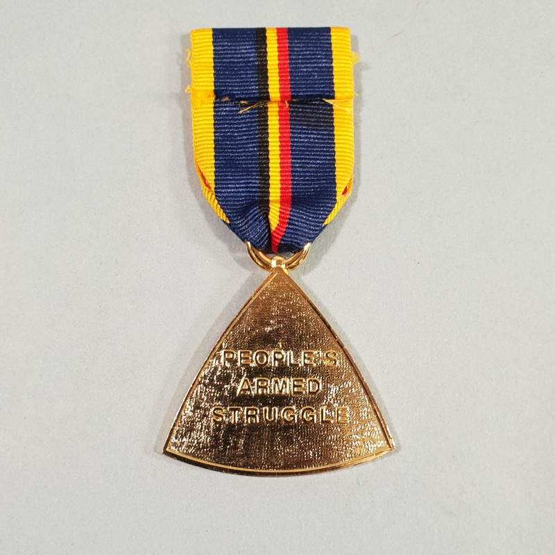 OUGANDA AFRIQUE DU SUD MEDAILLE TRIANGLE DU LUWERO 1981 - 1986 POUR VOLONTAIRES SOUTH AFRICA UGANDA MEDAL °