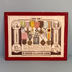 TABLEAU OU CADRES DE 11 MEDAILLES SOUVENIR DU CAPITAINE PINEAUD AU 48 ème D'INFANTERIE GUERRE 1914 1918